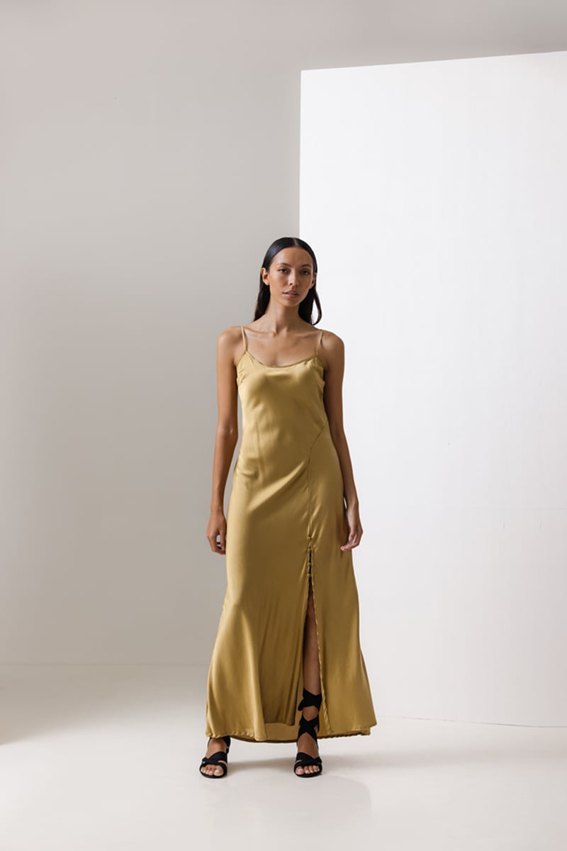 Fashion model photography using custom V-flat backdrop at Suluh Bali studio